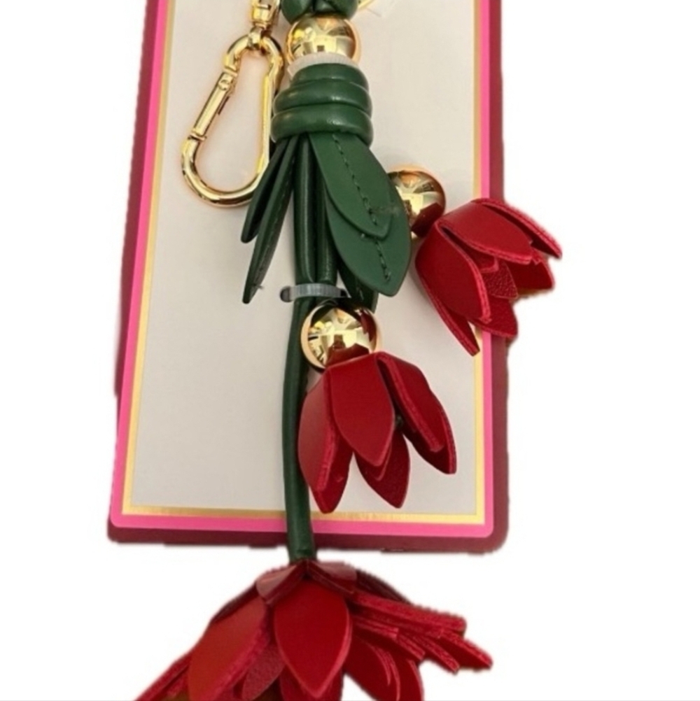 🌹▪️ Piper K▪️ Beautiful Floral Bag Charm Key Chain Leather Flower - Picture 4 of 4